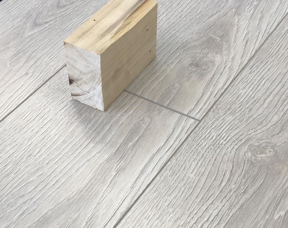 Ламинат "SunFloor" 8/32 4V Дуб Лайн 37 (1380*193*8 мм) — купить в Абакане