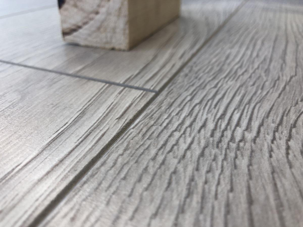 Ламинат "SunFloor" 8/32 4V Дуб Лайн 37 (1380*193*8 мм) — купить в Абакане