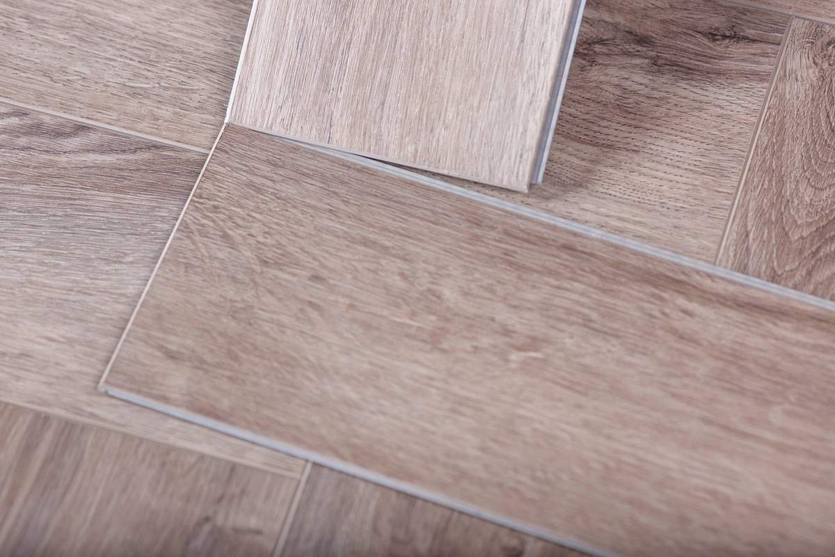 Замковая ПВХ плитка "Aberhof" Carmelita 2626 (615*123*5 мм) — купить в Абакане